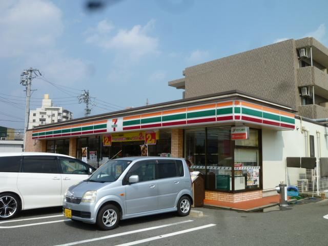 コンビニ　セブンイレブン（コンビニ）まで320m