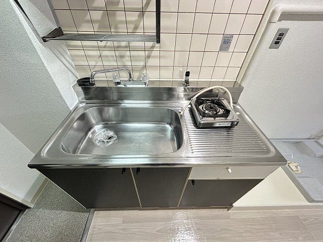 キッチン　同物件別部屋