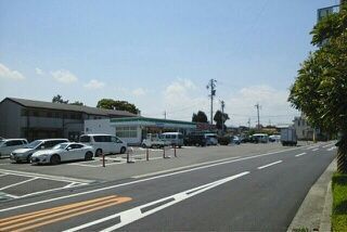 コンビニ　ファミリーマート亀山羽若店（コンビニ）まで2100m