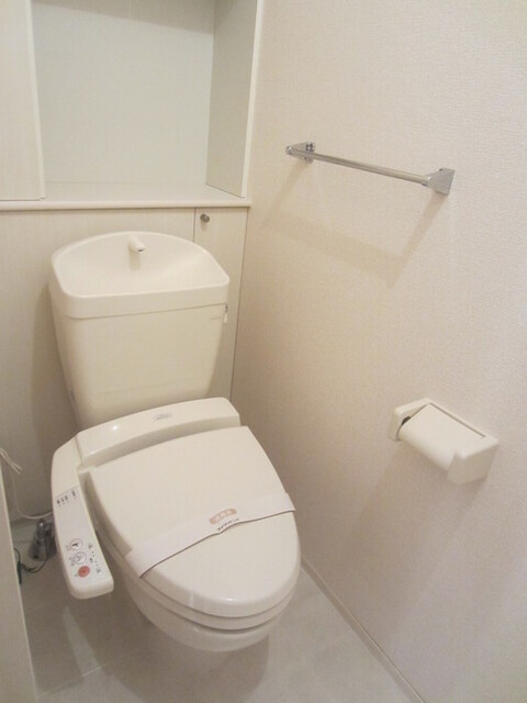 トイレ　１０２　温水洗浄便座トイレ