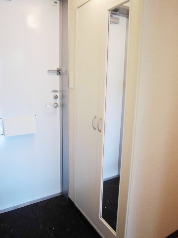 玄関　同タイプ室内
