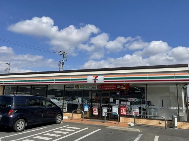 コンビニ　セブンイレブン土浦港町１丁目店（コンビニ）まで700m