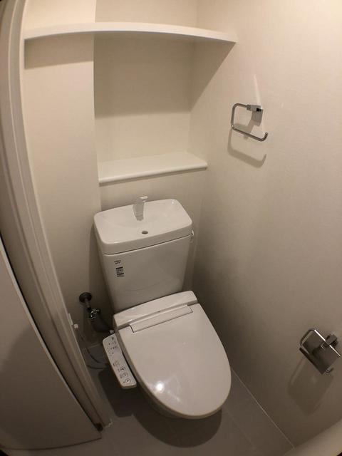 トイレ　※写真は同タイプ住戸です。