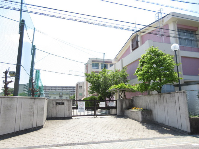小学校　前山小学校（小学校）まで300m