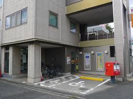 郵便局　三鷹大沢郵便局（郵便局）まで882m