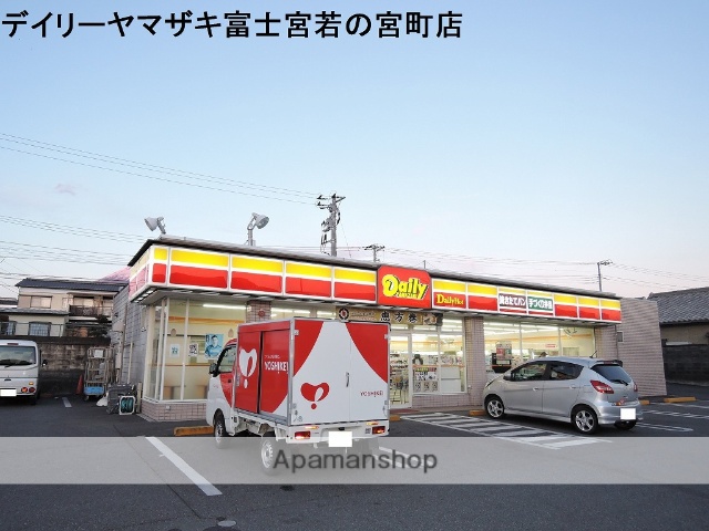 コンビニ　デイリーヤマザキ（コンビニ）まで831m
