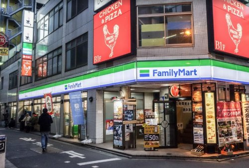 コンビニ　ファミリーマート 池袋西口駅前店（コンビニ）まで489m