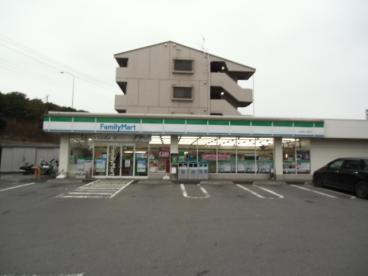 コンビニ　ファミリーマート 坂戸駅南けやき通り店（コンビニ）まで587m