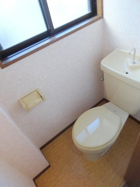 トイレ　★窓で明るいトイレ★