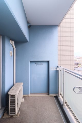 バルコニー　別号室のものです。現状優先になります。