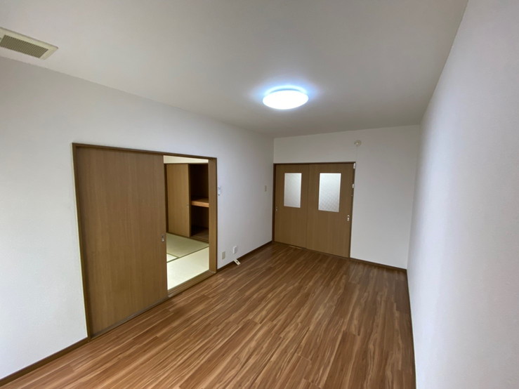 アバンダント 酒田市みずほ2丁目の居間写真