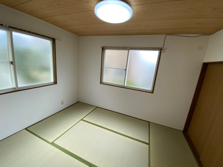 アバンダント 酒田市みずほ2丁目の居間写真