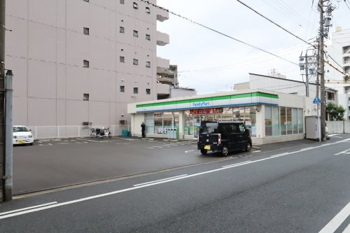 コンビニ　ファミリーマート 一宮栄店（コンビニ）まで730m