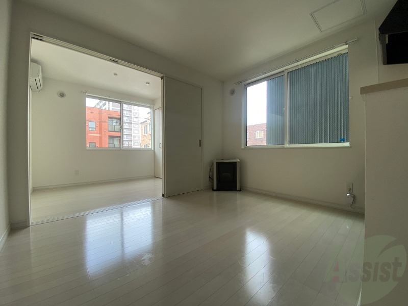 居室・リビング　明るいお部屋は気持ちよく過ごせそうですね。