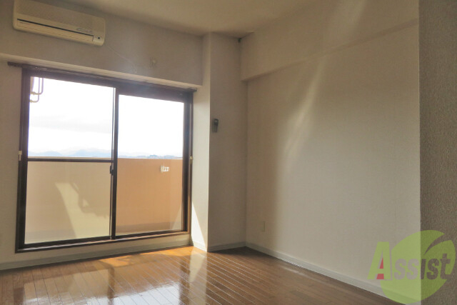 居室・リビング　お部屋はシンプルなフローリングのお部屋。