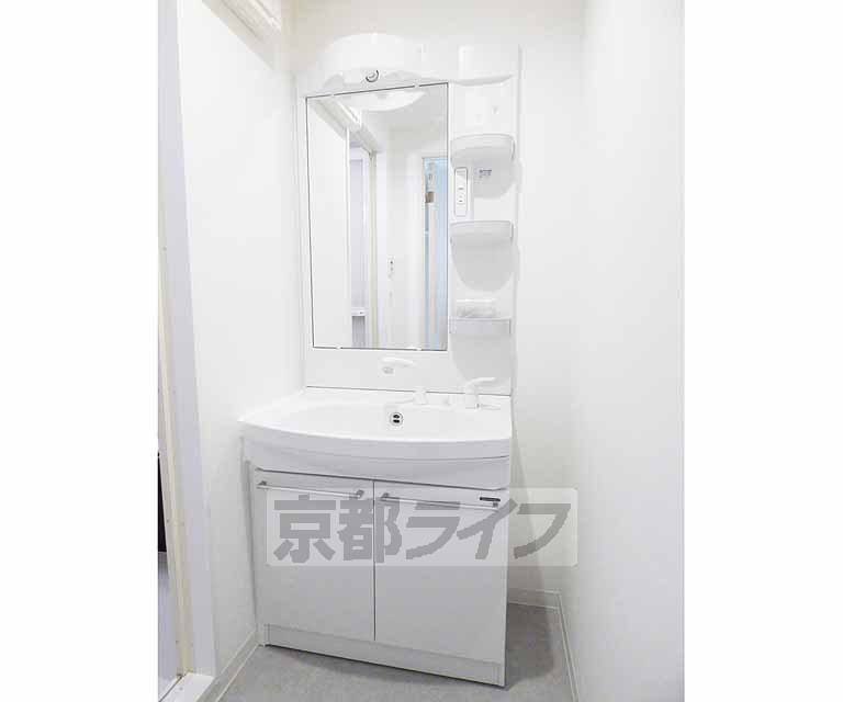 洗面設備　綺麗な洗面所です