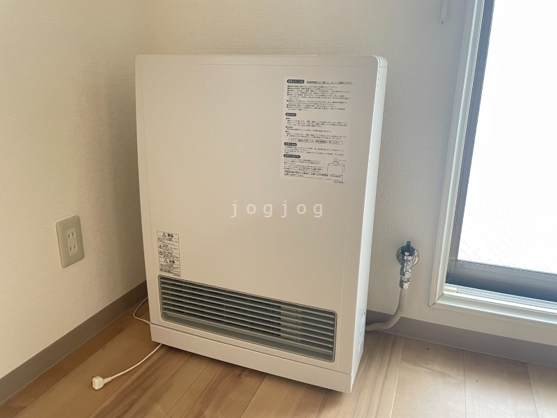 その他設備　ガスストーブは部屋の温まり早いです！