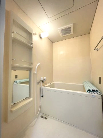 バス・シャワールーム　同建物反転タイプを表示しています