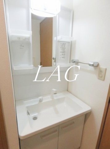 居室・リビング　洋室のお部屋です。（同仕様です。）
