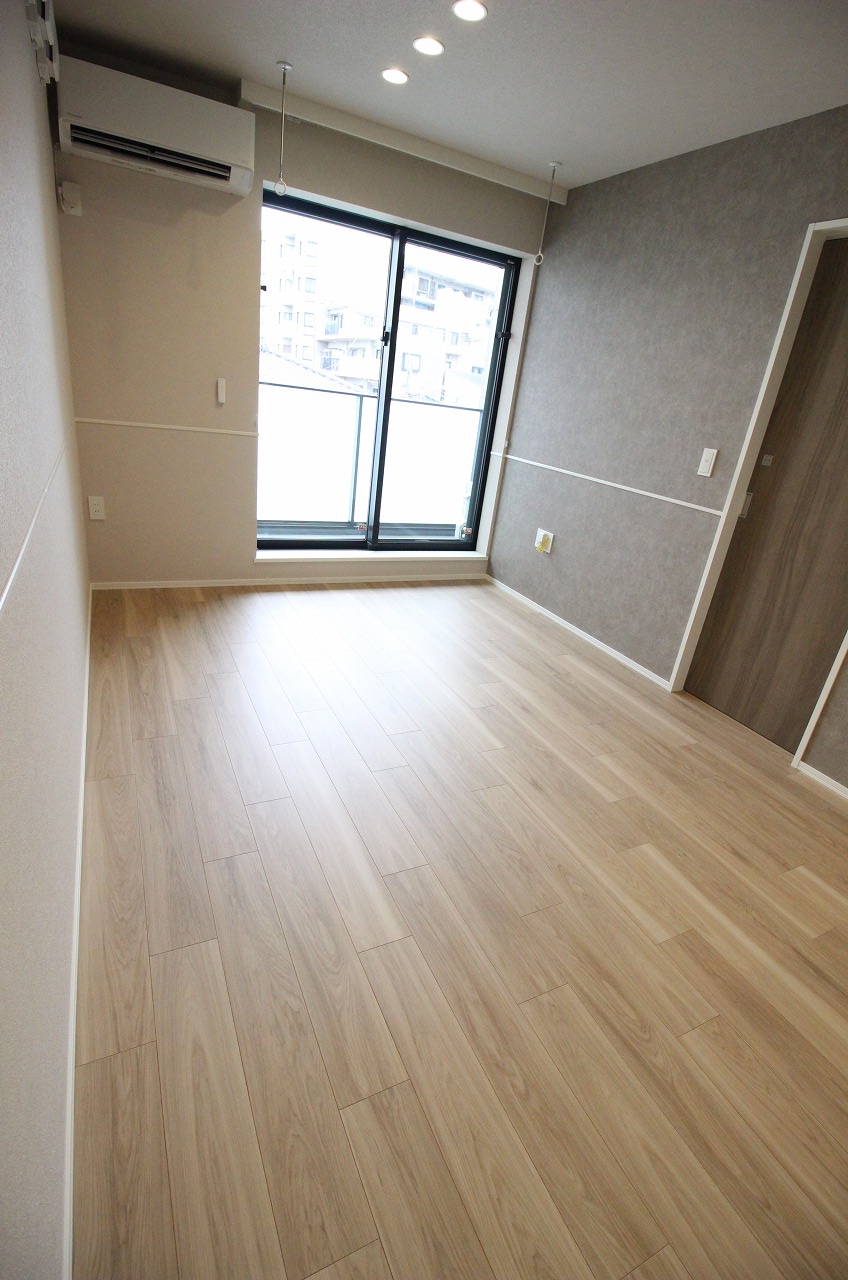 居室・リビング　同タイプの別の部屋の写真です