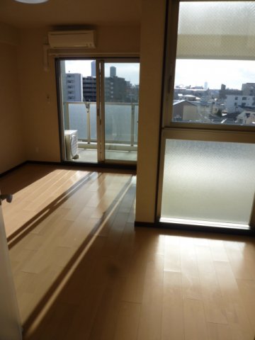 居室・リビング　こちらの居間で趣味の時間をお楽しみください