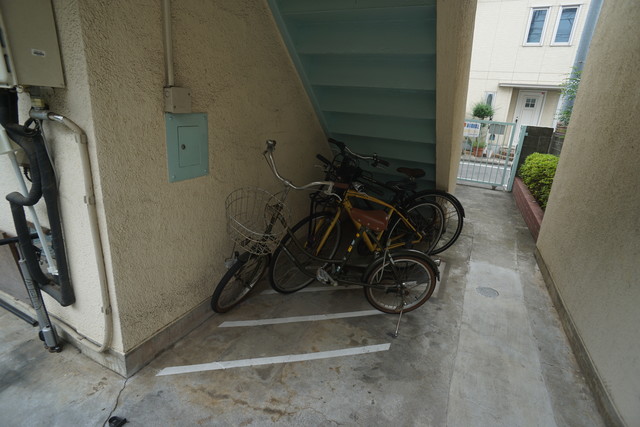 その他共有部分　敷地内に自転車置場あります☆