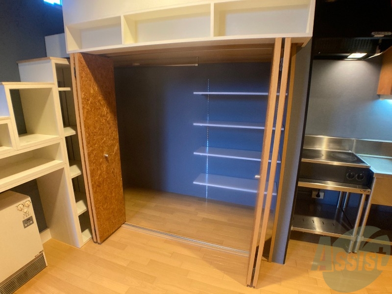 収納　寝室の収納です。部屋がすっきり片付きます。