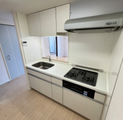 キッチン　コンパクトなキッチンで掃除もラクラク