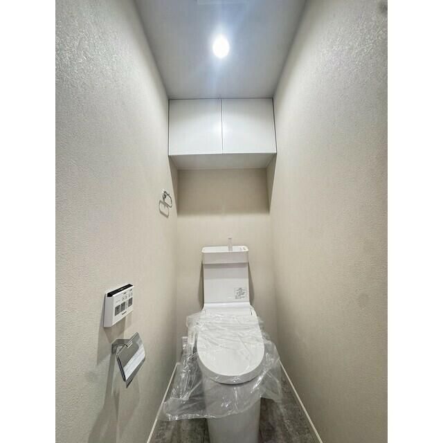 トイレ　落ち着いた色調のトイレです