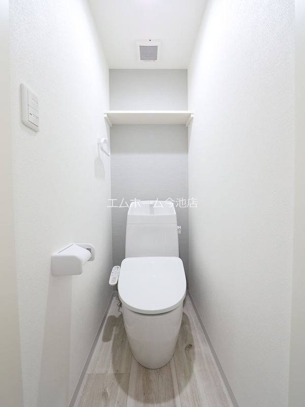 トイレ　温水暖房洗浄便座付トイレ　同仕様写真