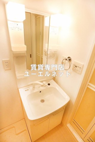 洗面設備　清潔感ある独立洗面台で毎日気持ちよく♪