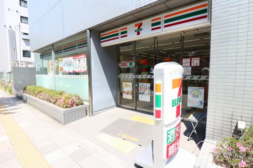 コンビニ　セブンイレブン　江坂駅南店（コンビニ）まで197m