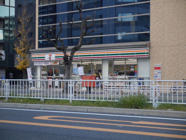コンビニ　セブンイレブン（コンビニ）まで230m