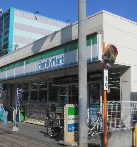 コンビニ　ファミリーマート大島四丁目店（コンビニ）まで77m