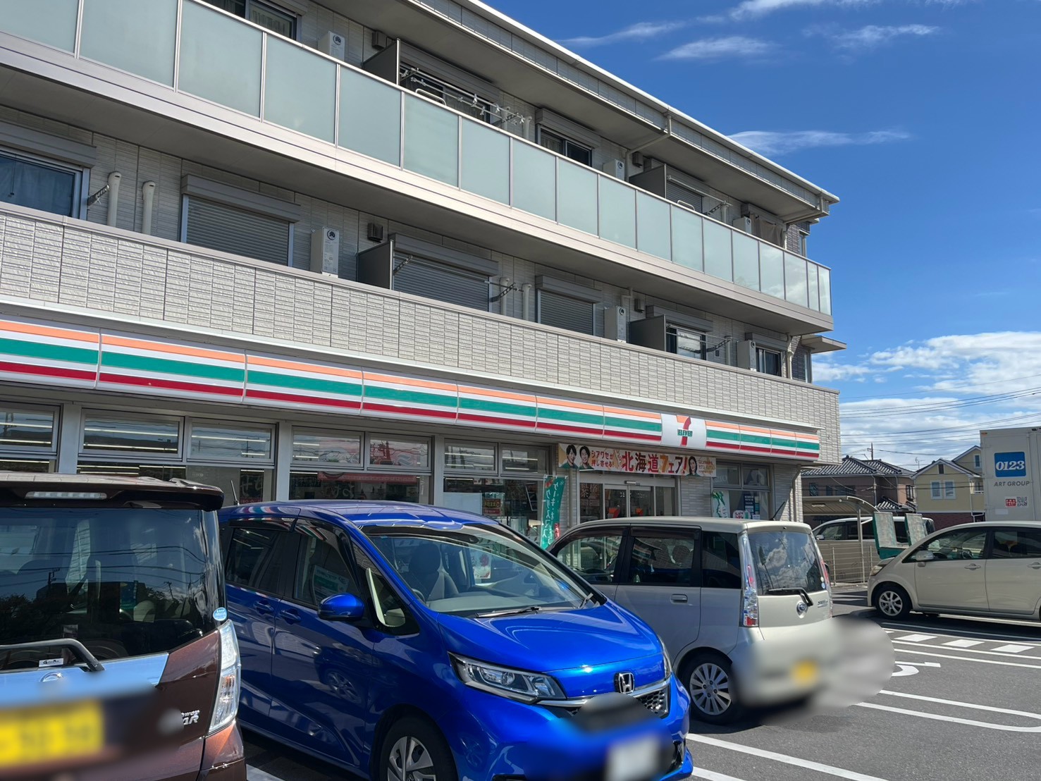 コンビニ　ファミリーマート吉川さくら店（コンビニ）まで568m