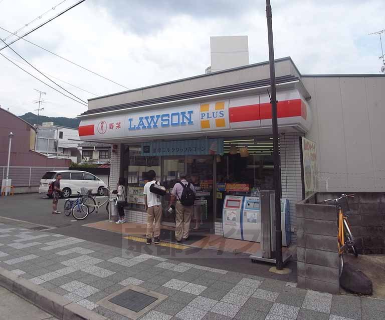 コンビニ　ローソンプラス　嵯峨嵐山店（コンビニ）まで407m