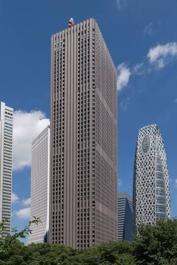 ショッピングセンター　新宿センタービル（ショッピングセンター）まで411m