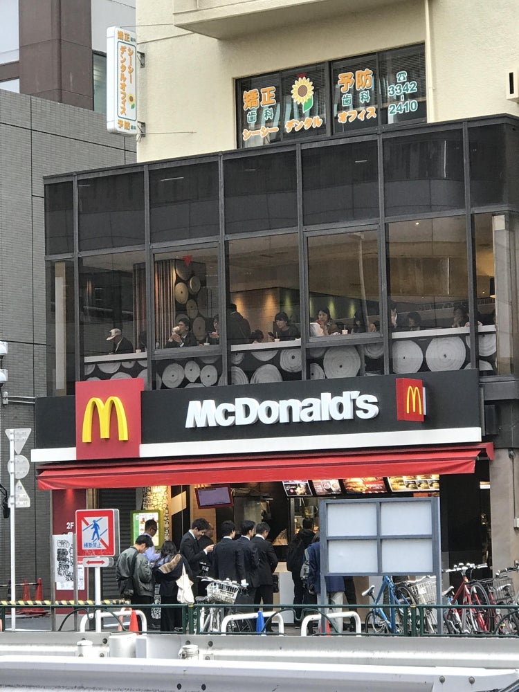 飲食店　マクドナルド西新宿駅前店（飲食店）まで42m