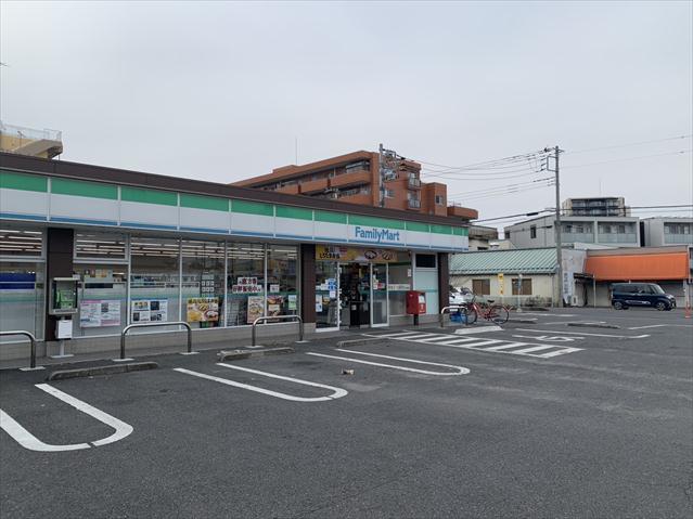 コンビニ　ファミリーマート　辻八丁目店（コンビニ）まで629m