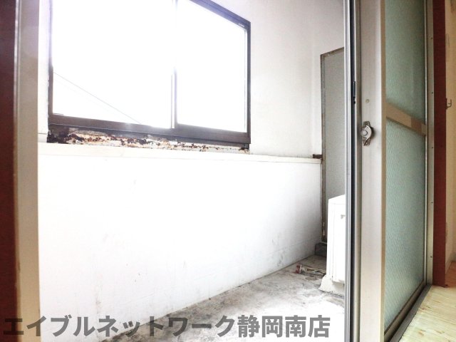 バルコニー　陽当たり良好なバルコニーです
