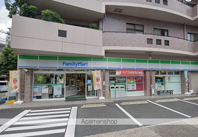 コンビニ　ファミリーマート（コンビニ）まで449m