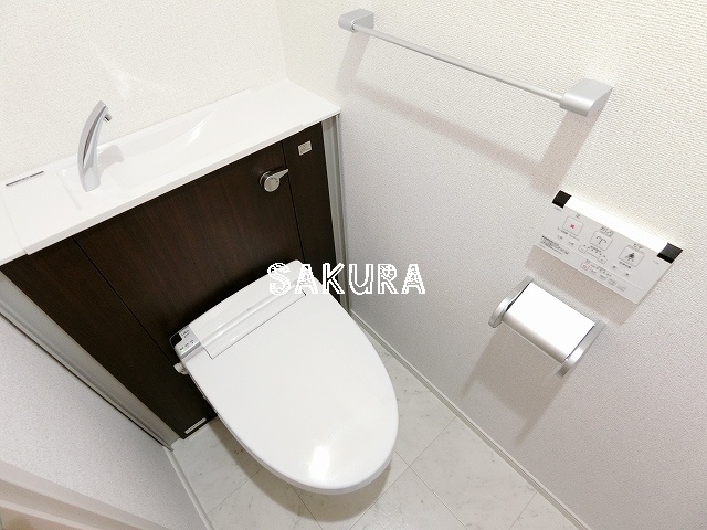 トイレ　落ち着いた色調のトイレです♪