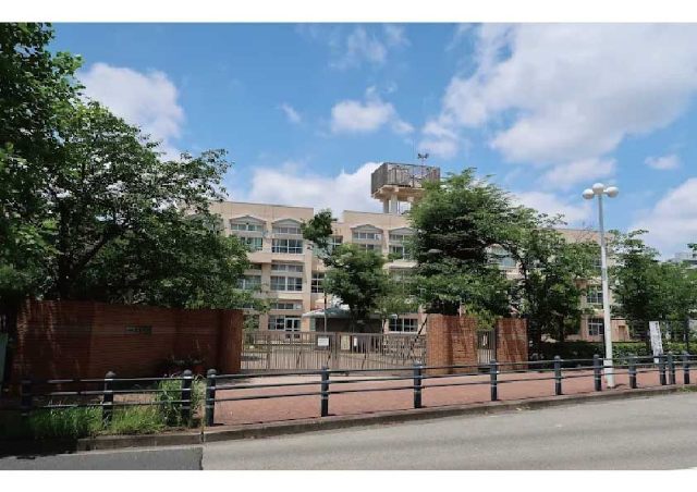 中学校　八王子市立松木中学校（中学校）まで1070m
