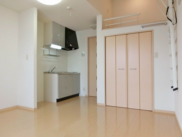 その他部屋・スペース　収納のある洋室です。（2階の住居にはロフトがあります）
