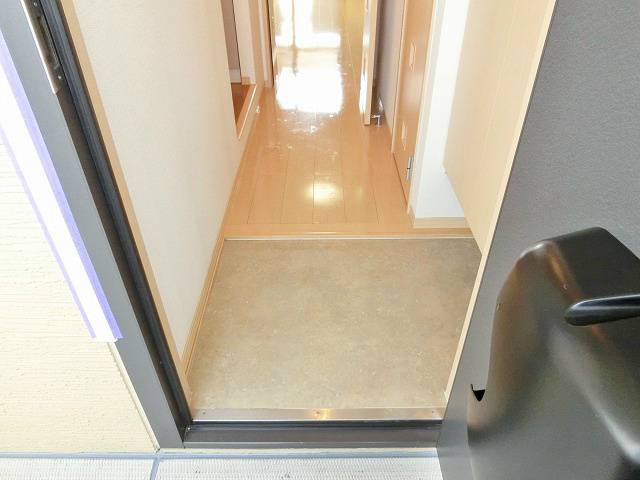 玄関　明るくスッキリした印象の玄関