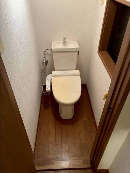 神戸市垂水区舞子坂4丁目戸建てのトイレ写真