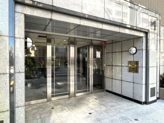 エントランス　落ち着いたエントランスです