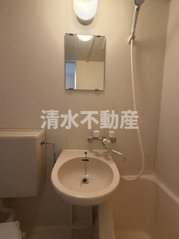 洗面設備　画像は別部屋の参考写真となります。