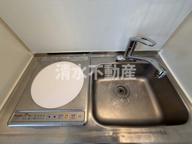 キッチン　画像は別部屋の参考写真となります。
