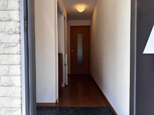玄関　備品や設備仕様は号室等により異なります現地をご確認下さい。